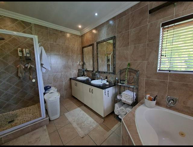 5 BEDROOM HOUSE FOR SALE IN MIDSTREAM ESTATE